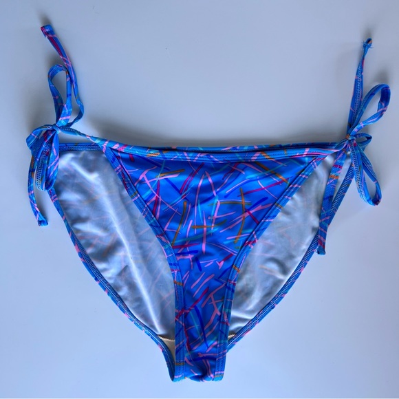 American Apparel Triangle Bikini - Picture 6 of 11